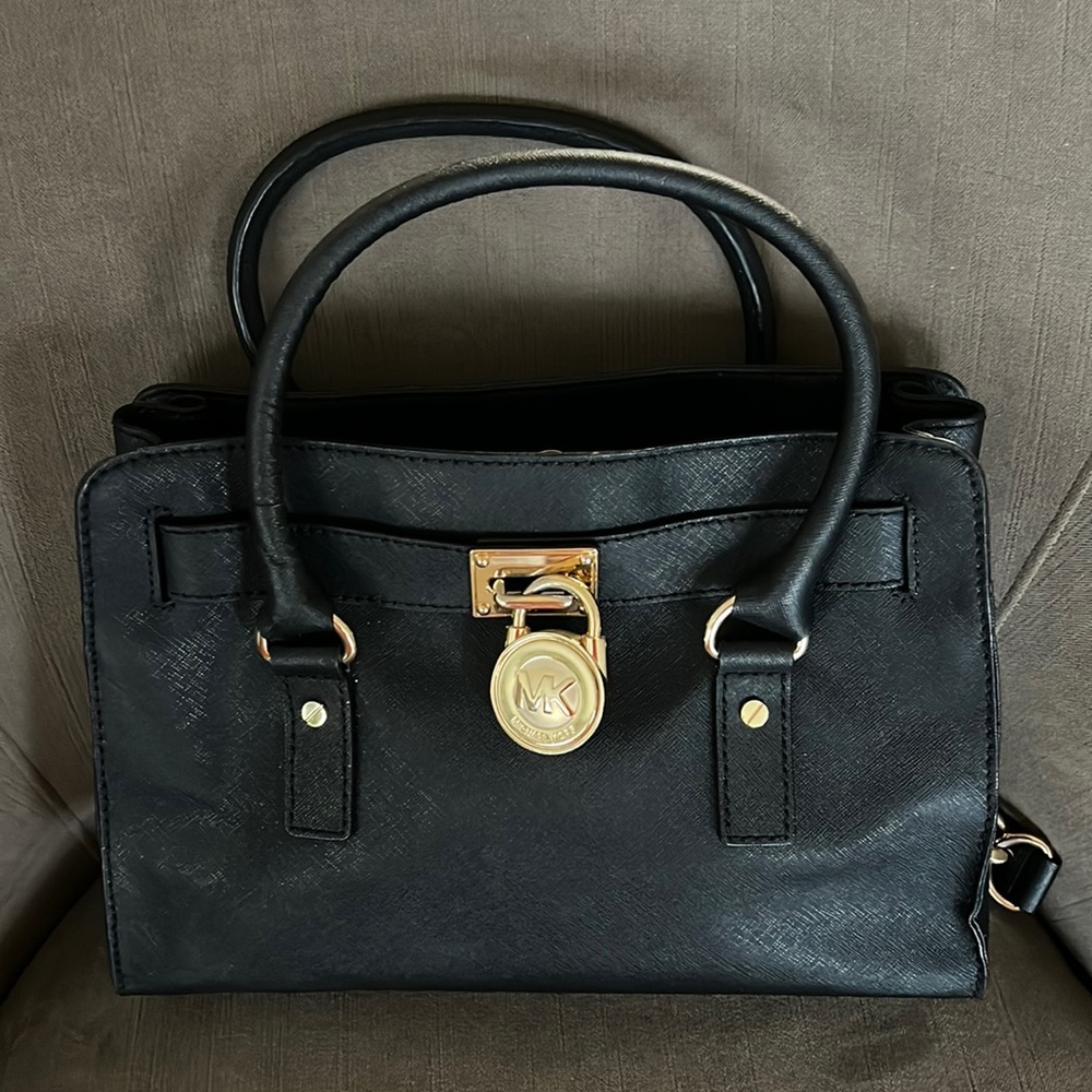 Michael kors purse lightly used